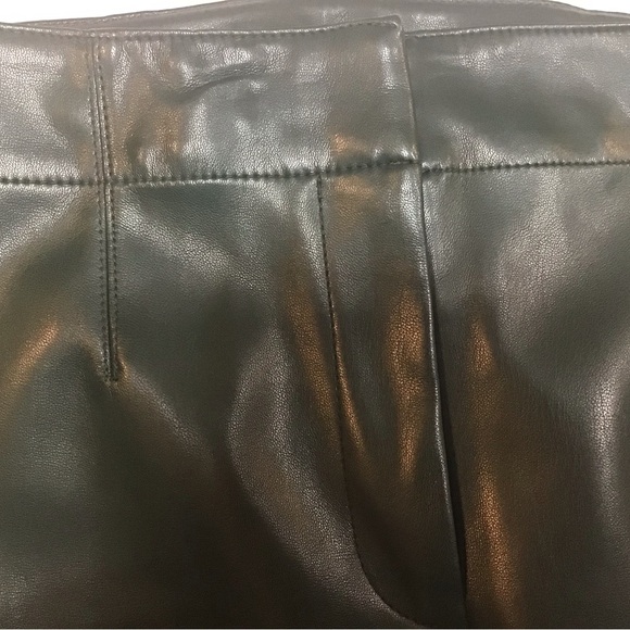 Faux Leahter Hunter Green Cropped Petite Pants NWOT Ann Taylor - Picture 4 of 11